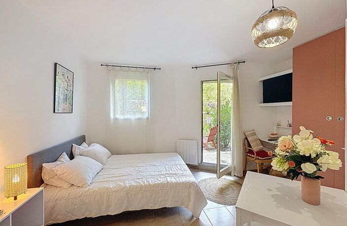 Appartement Greoux Les Bains / jardinet — photo 3