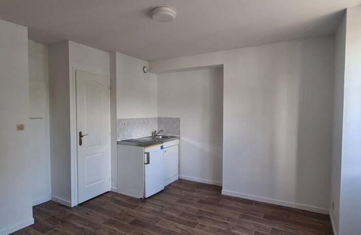 Appartement Nantes 1 P . 16.11 M² . Salle d'eau avec toilettes — photo 2