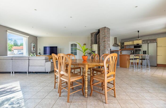Maison Mouzillon 6 P . 4 Chs . Bureau . 177.85 M² . Double garages . T 1153 M² . Sous-sol — photo 2