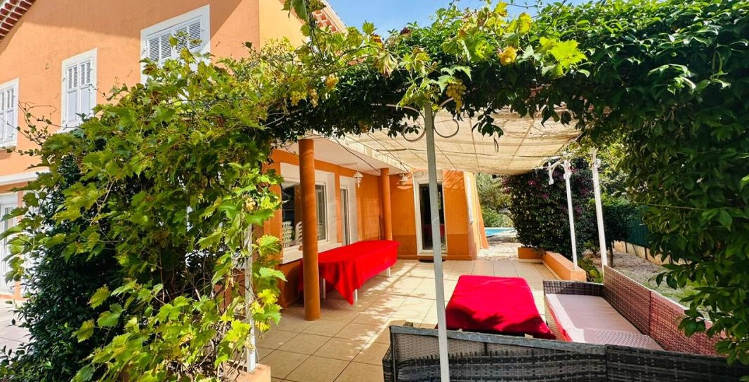 Villa T6 de 160 m2 sur 850 m² terrain avec piscine et garage - Plain pied — photo 1