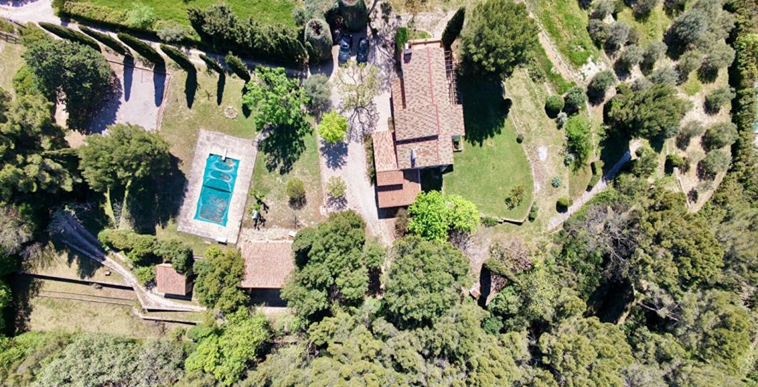 Le Castellet  Propriété de caractère au potentiel exceptionnel, au coeur d'un écrin de nature - 860 000 euros — photo 1