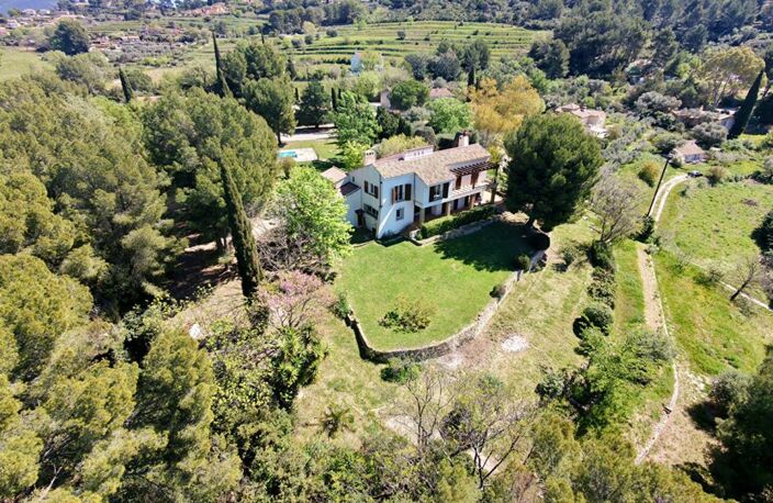 Le Castellet  Propriété de caractère au potentiel exceptionnel, au coeur d'un écrin de nature - 860 000 euros — photo 2