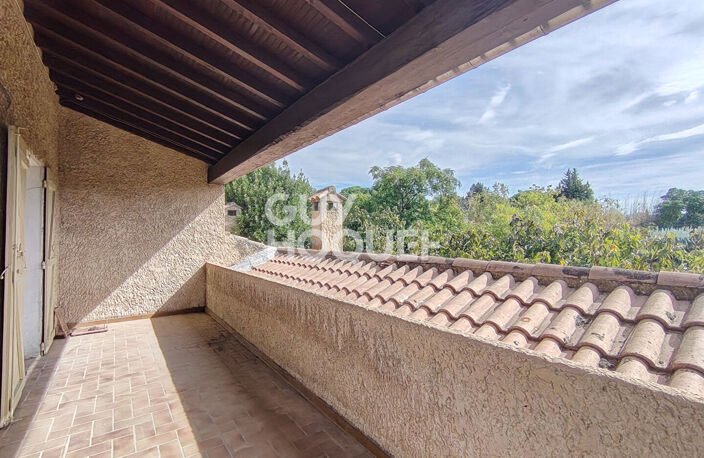 Carpentras Lègue - Maison de 7 pièce(s) de 210 m² avec 5 chambres, jardin et garage — photo 2