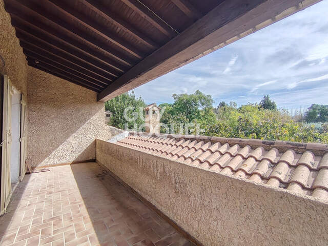 Carpentras Lègue - Maison de 7 pièce(s) de 210 m² avec 5 chambres, jardin et garage — photo du bien