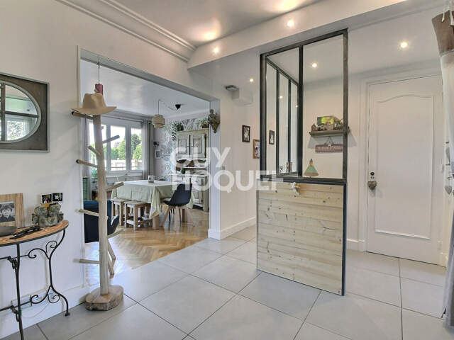 (Visite virtuelle) - A vendre T4 rénové de 84 m2 avec cave et garage à BRON / Les ESSARTS (69500) — photo du bien