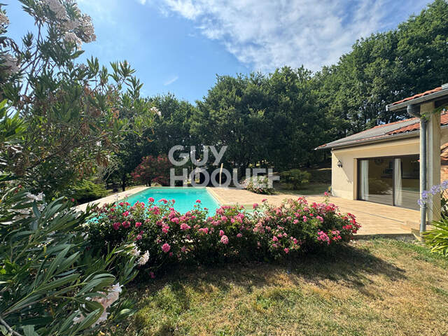 Maison à la camapgne avec piscine — photo du bien
