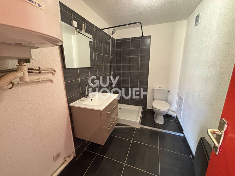 Appartement T1 à louer au dernier étage à Aubenas - Centre Ville — photo 1