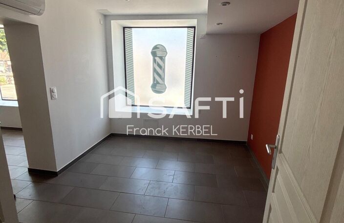 Maison, immeuble en plein bourg de Bellegarde. — photo 4
