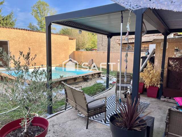 Belle maison ancienne rénovée avec 4 chambres et piscine — photo du bien