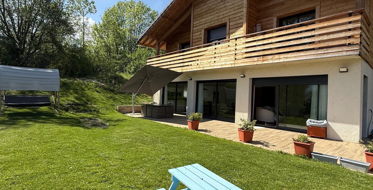 Vue panoramique sur les montagnes et beaux espaces — photo 1