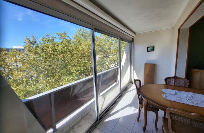 VILLEURBANNE  TONKIN / PARC DE LA TÊTE D'OR  APPARTEMENT T3 av. Ascenseur - GARAGE ET CAVE — photo 3