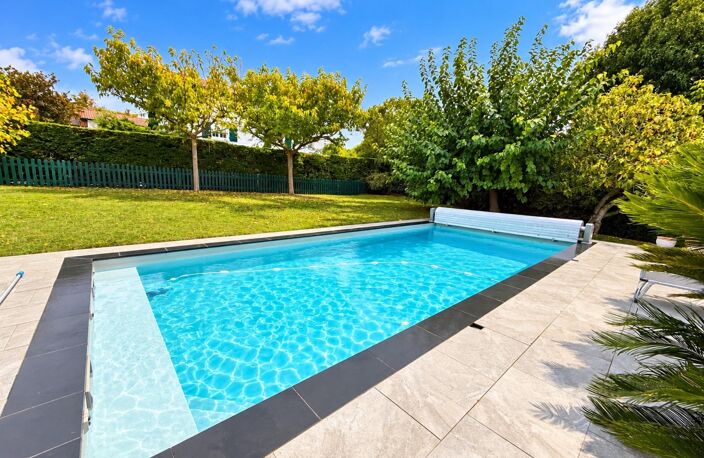 Maison de 165 m² avec jardin et piscine — photo 2