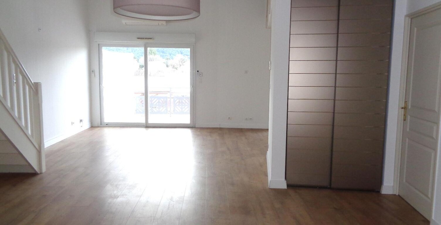 Location appartement 4 pièces 125 m² à Draguignan (83300) — photo 1