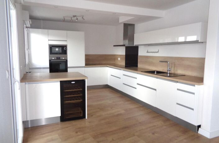 Location appartement 4 pièces 125 m² à Draguignan (83300) — photo 2