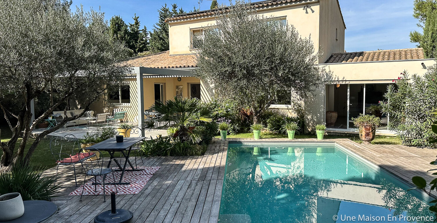 Maison contemporaine avec piscine et garage à Villeneuve les avignon — photo 1