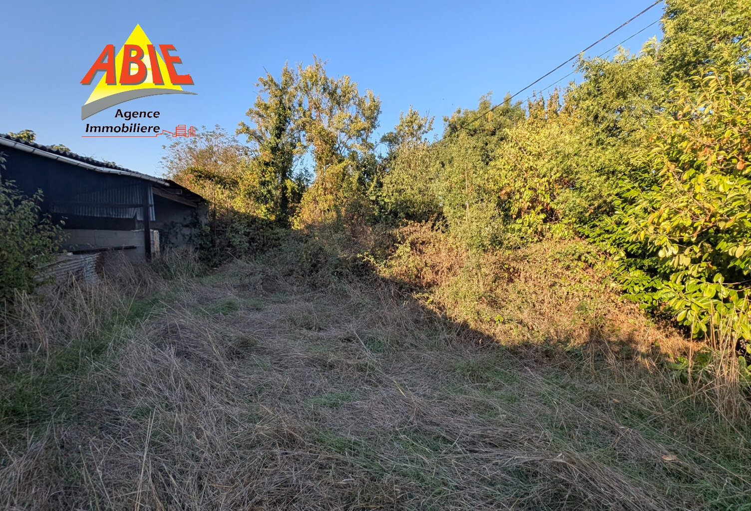 BESSINES beau terrain de 1200 m2 avec hangar — photo 1