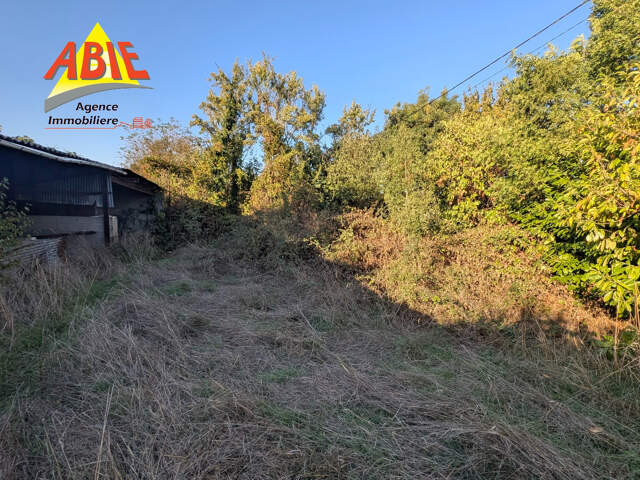 BESSINES beau terrain de 1200 m2 avec hangar — photo du bien
