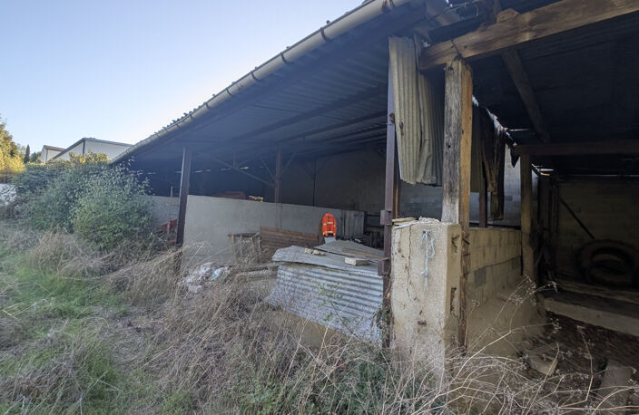 BESSINES beau terrain de 1200 m2 avec hangar — photo 2