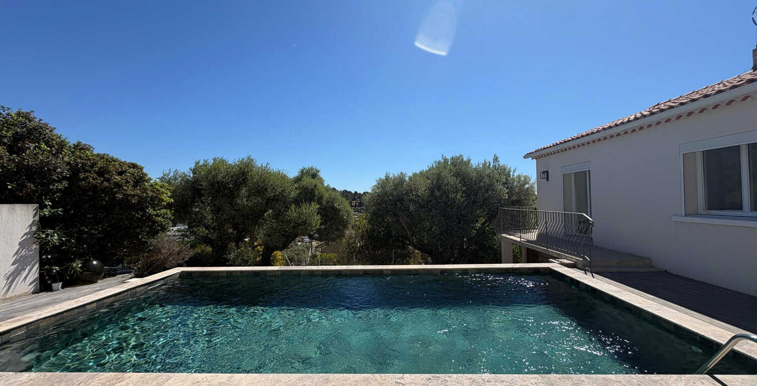 - OLLIOULES - MAISON VUE DEGAGEE + PISCINE — photo 1