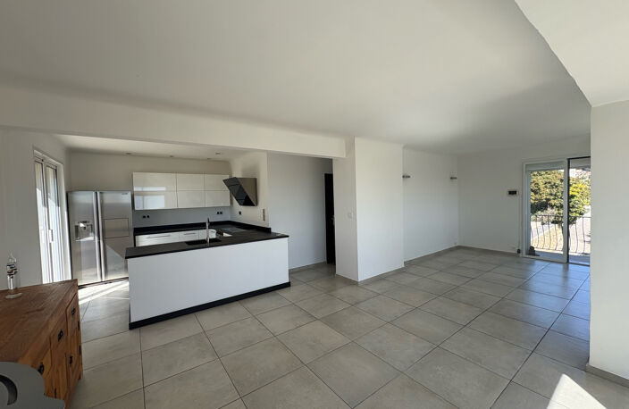 - OLLIOULES - MAISON VUE DEGAGEE + PISCINE — photo 4