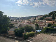 OLLIOULES Vue dégagée et proche du village à pied — photo 3