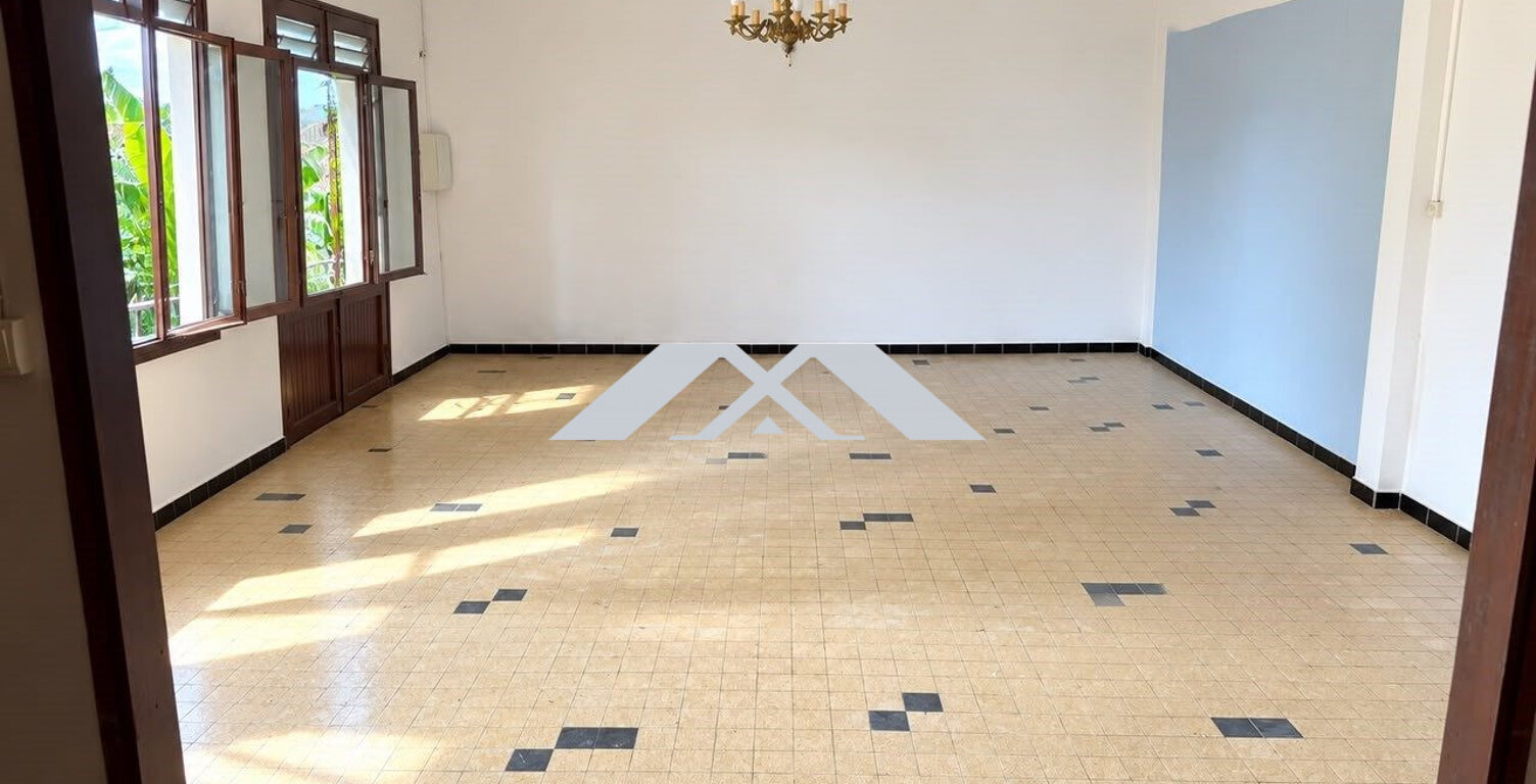 SAINT-JOSEPH  À DEUX PAS DU CENTRE-VILLE — photo 1