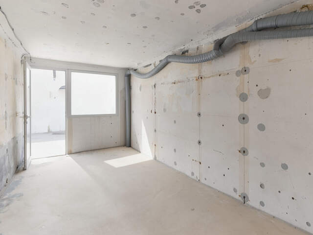 Vente Aix centre LC Gestion vous propose un local avec remise et cave. — photo du bien
