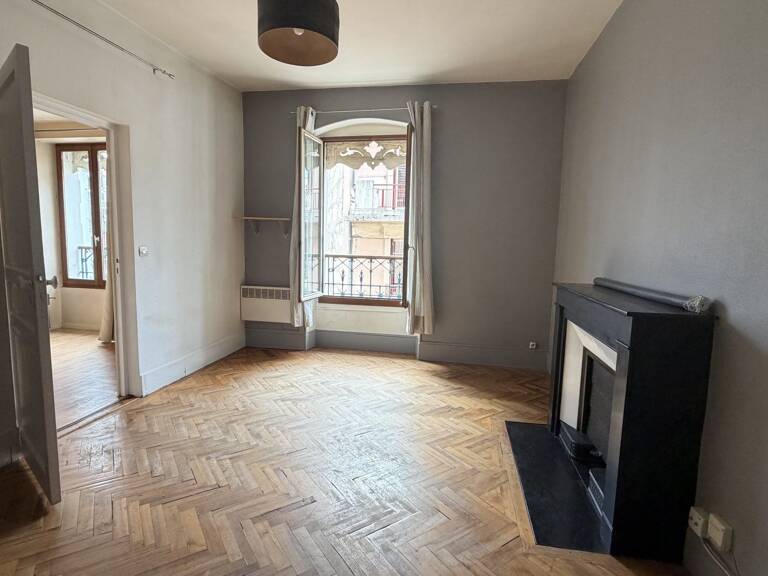 A DEUX PAS DE LA CASERNE DE BONNE — photo 1