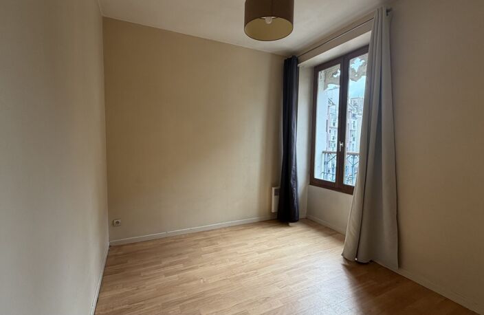 A DEUX PAS DE LA CASERNE DE BONNE — photo 3