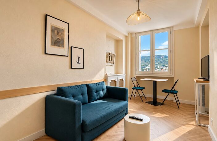 NICE CIMIEZ: 2P DUPLEX + CHAMBRE DE SERVICE — photo 2