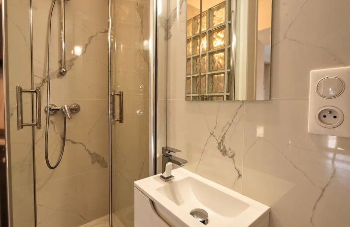 NICE CIMIEZ: 2P DUPLEX + CHAMBRE DE SERVICE — photo 5