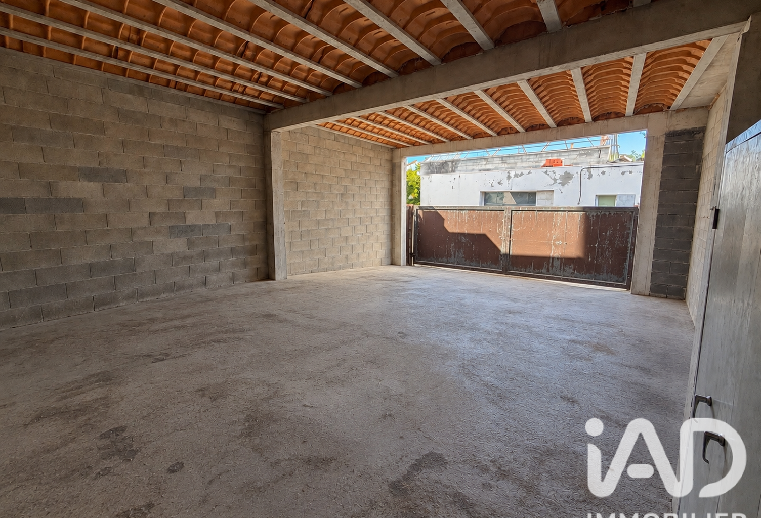 Vente Garage 50 m&sup2; — photo 1