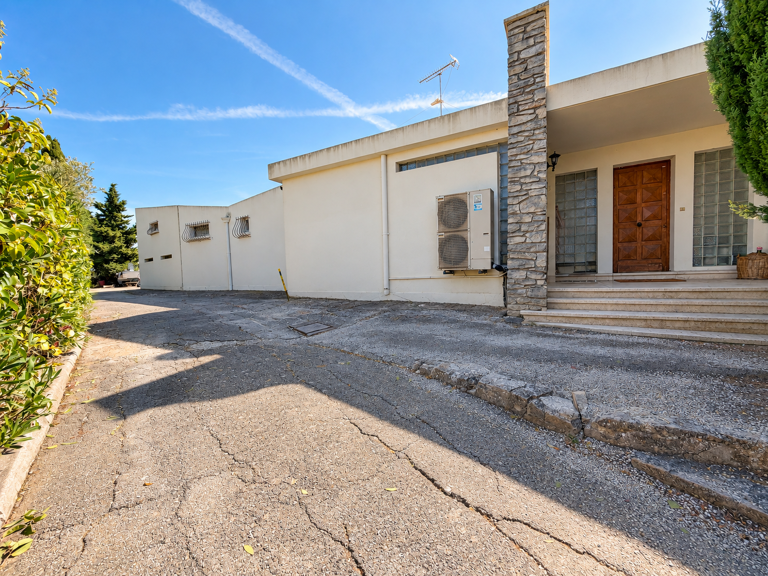 Martigues Jonquières   Maison de plain-pied de 120 m2 sur 1 — photo 1