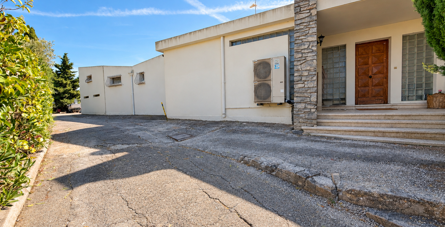 Martigues Jonquières   Maison de plain-pied de 120 m2 sur 1 — photo 1