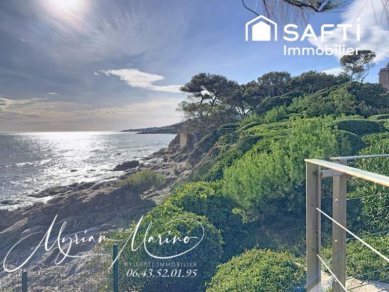SAINT-AYGULF  3 PIÈCES EN DUPLEX ET VUE MER  TERRASSE  LES CORAILLEURS — photo 1