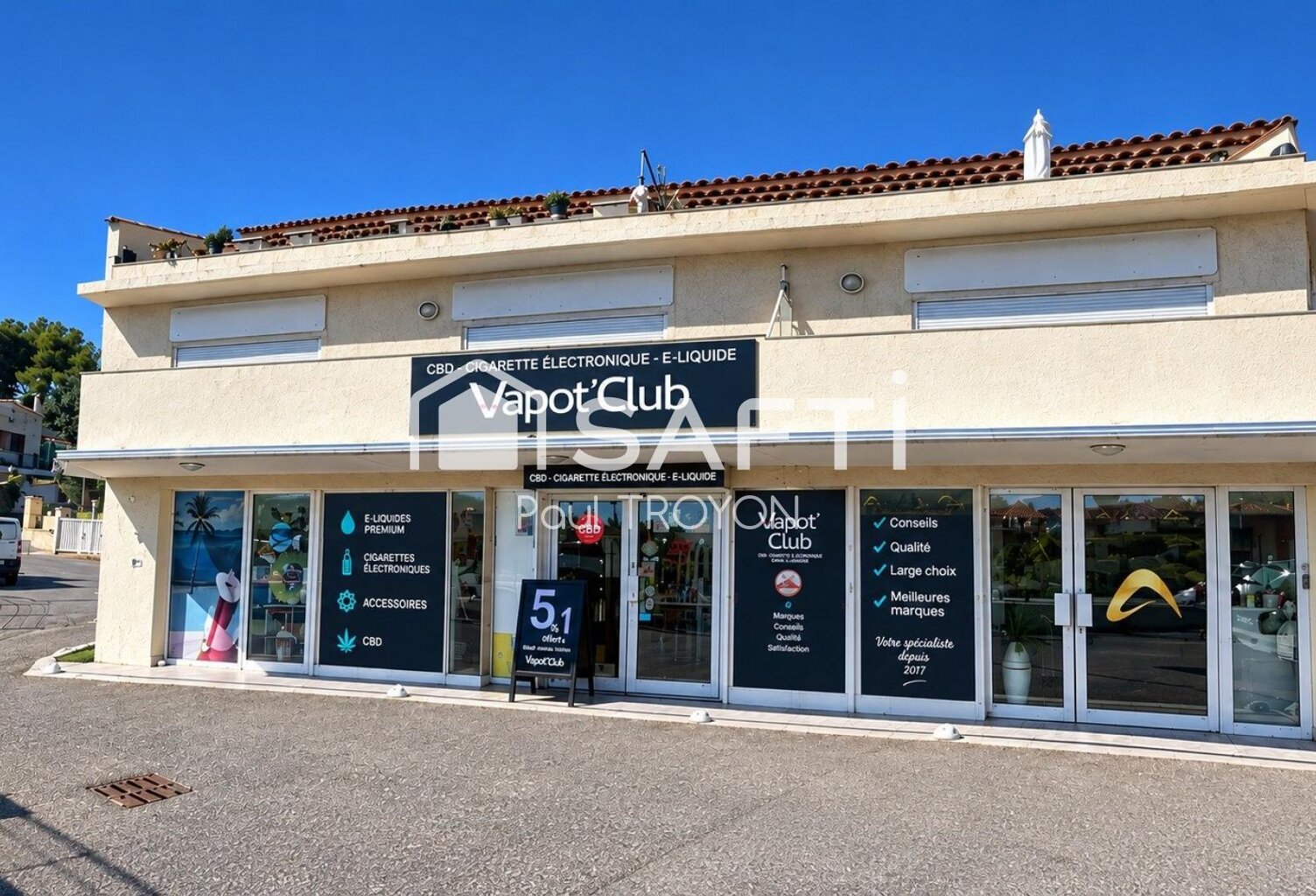 Locaux destinés exclusivement à l'exploitation d'un fonds de commerce de vente au détail (cigarettes électroniques) — photo 1