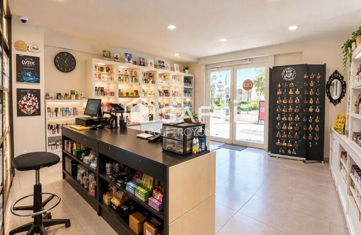 Locaux destinés exclusivement à l'exploitation d'un fonds de commerce de vente au détail (cigarettes électroniques) — photo 2