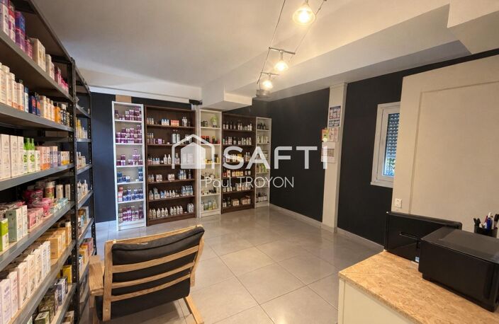 Locaux destinés exclusivement à l'exploitation d'un fonds de commerce de vente au détail (cigarettes électroniques) — photo 3