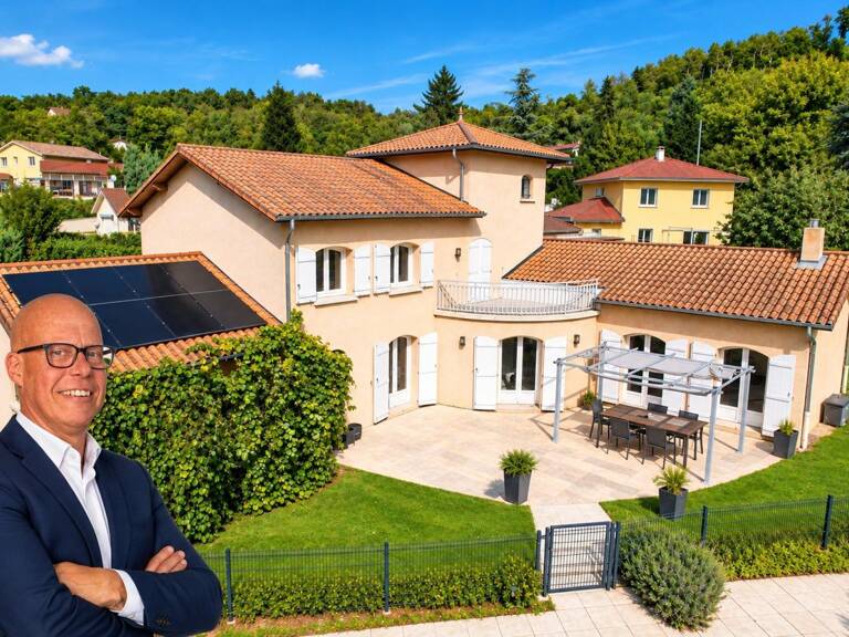Maison de 200m² sur 1500m² de terrain avec piscine chauffée dans quartier résidentiel — photo 1