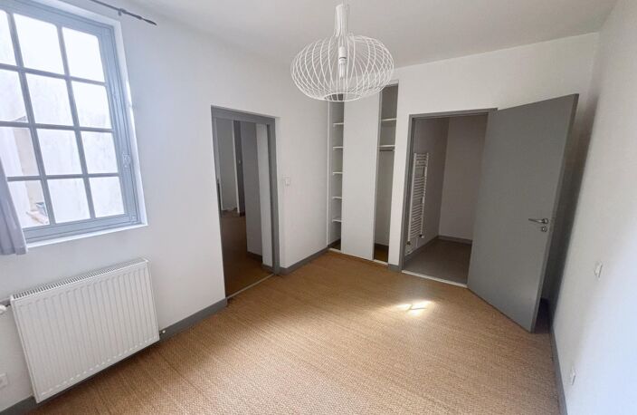 Appartement 3 chambres sur la place nationale — photo 3