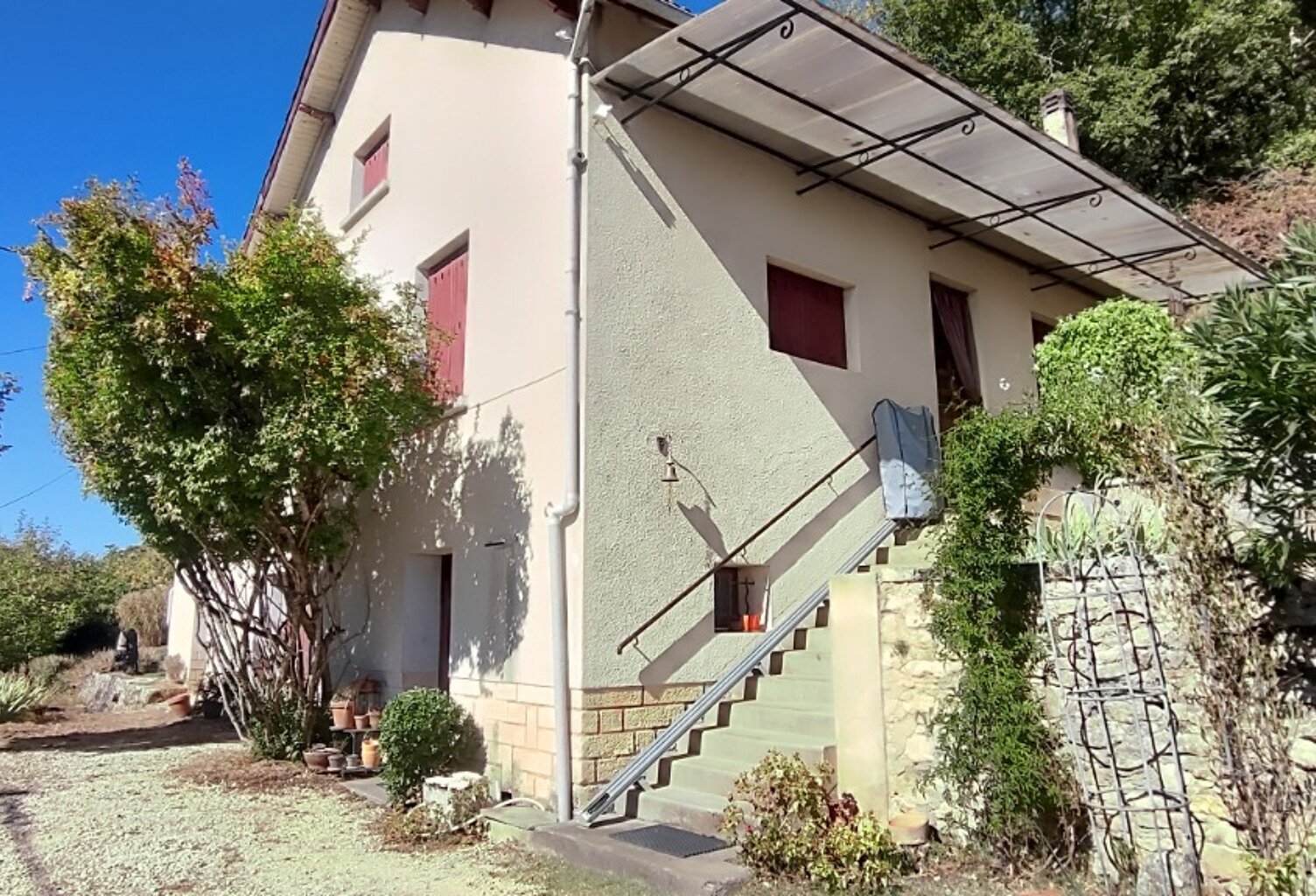 MAISON 2 CHAMBRES + T2 INDEPENDANT + 2 GARAGES + CAVE + ETC.....LE TOUT SUR UN TERRAIN DE 5 847M² A 2 MINUTES DU CENTRE-VILLE DE LALINDE — photo 1