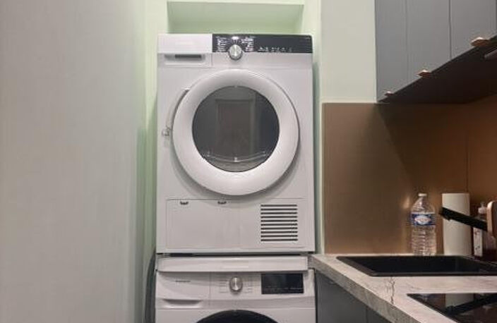 T2 - rénové, meublé, équipé et libre - 28 m² — photo 2