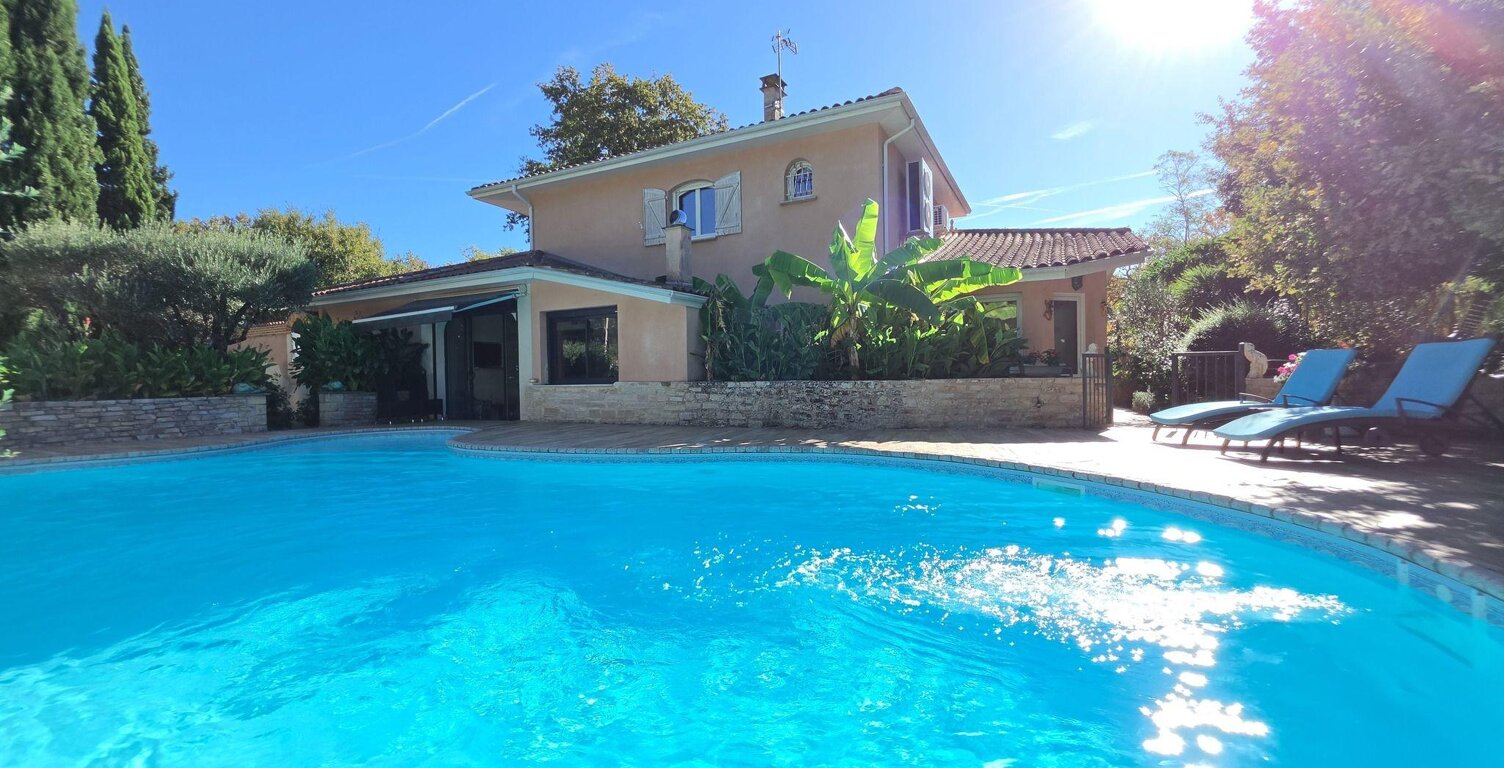 Villas - 222m² - Le Pian-Médoc — photo 1
