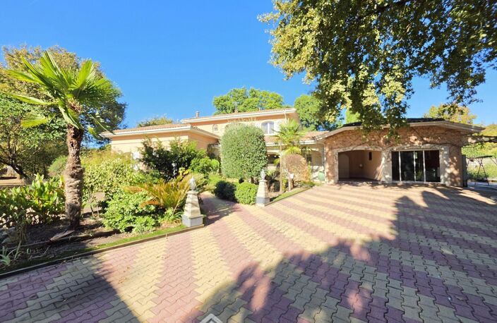 Villas - 222m² - Le Pian-Médoc — photo 2