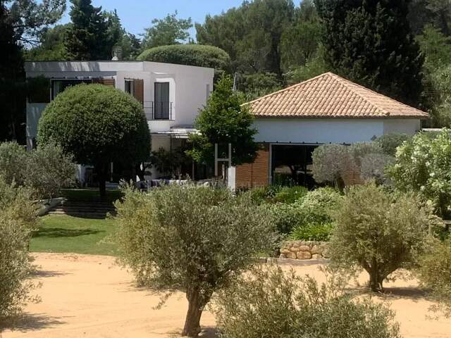 Superbe propriété aux prestations contemporaines, beaux volumes et piscine chauffée, — photo du bien