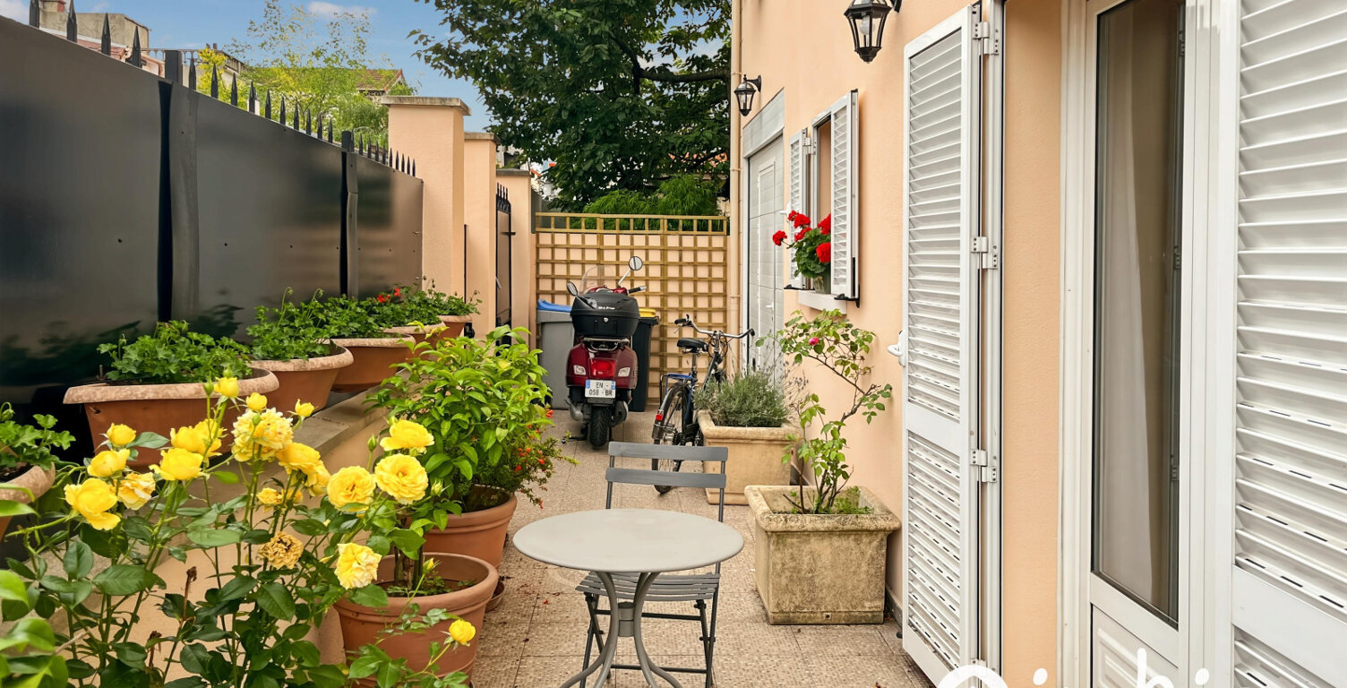 Maison de 228 m2 + dépendances  de 28  m2 — photo 1