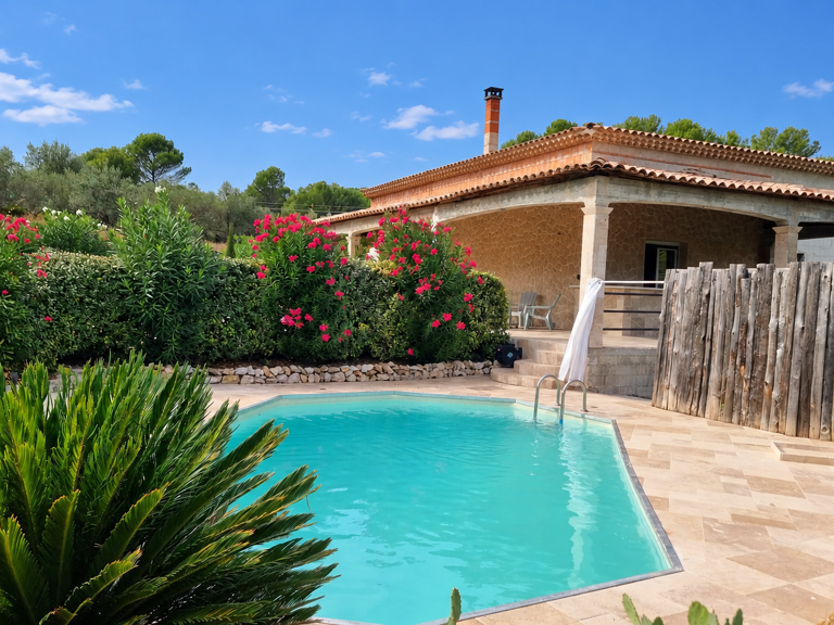 VAR (83) - À VENDRE - SALERNES - Villa atypique avec 5 chamb — photo 1
