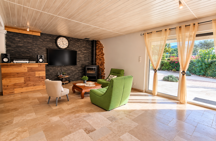VAR (83) - À VENDRE - SALERNES - Villa atypique avec 5 chamb — photo 4