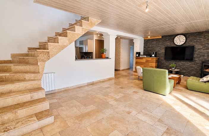 VAR (83) - À VENDRE - SALERNES - Villa atypique avec 5 chamb — photo 5