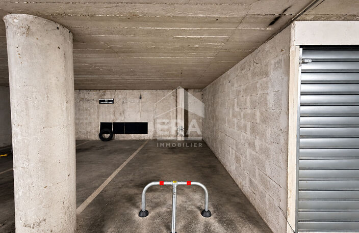 NICE - FLEURS : UN PARKING DANS UNE RÉSIDENCE SÉCURISÉE — photo 2